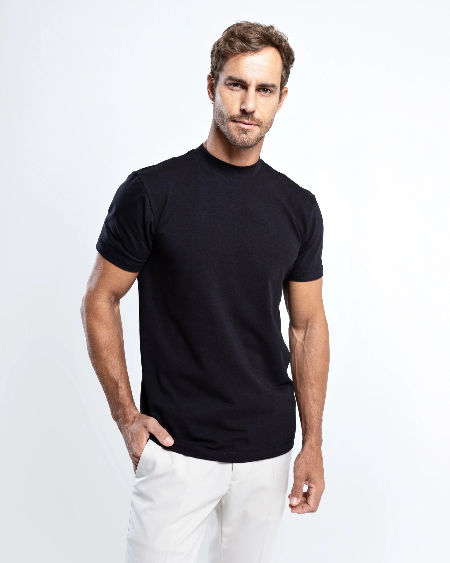 T-shirt Col Montant — Élégance Urbaine