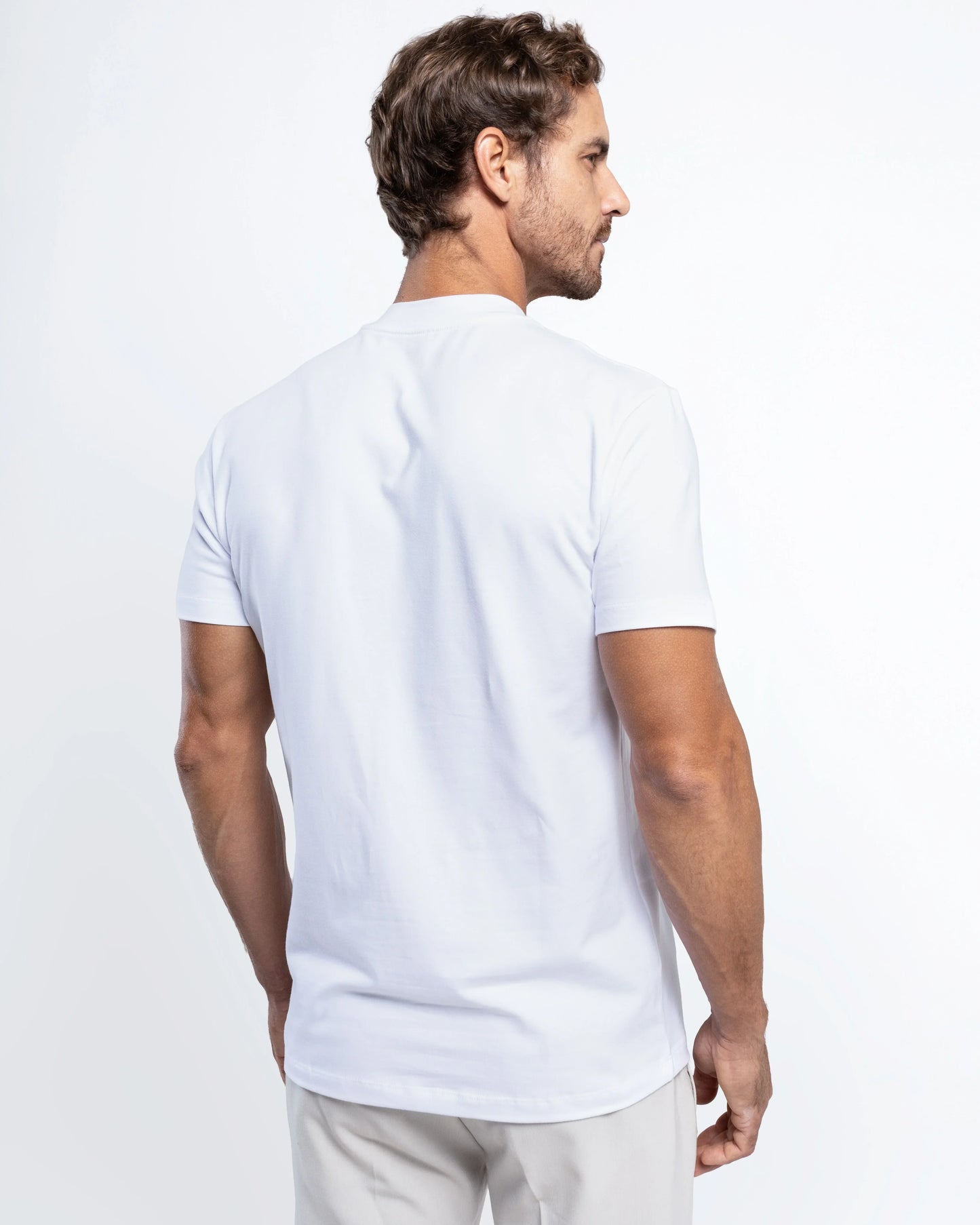 T-shirt Col Montant — Élégance Urbaine